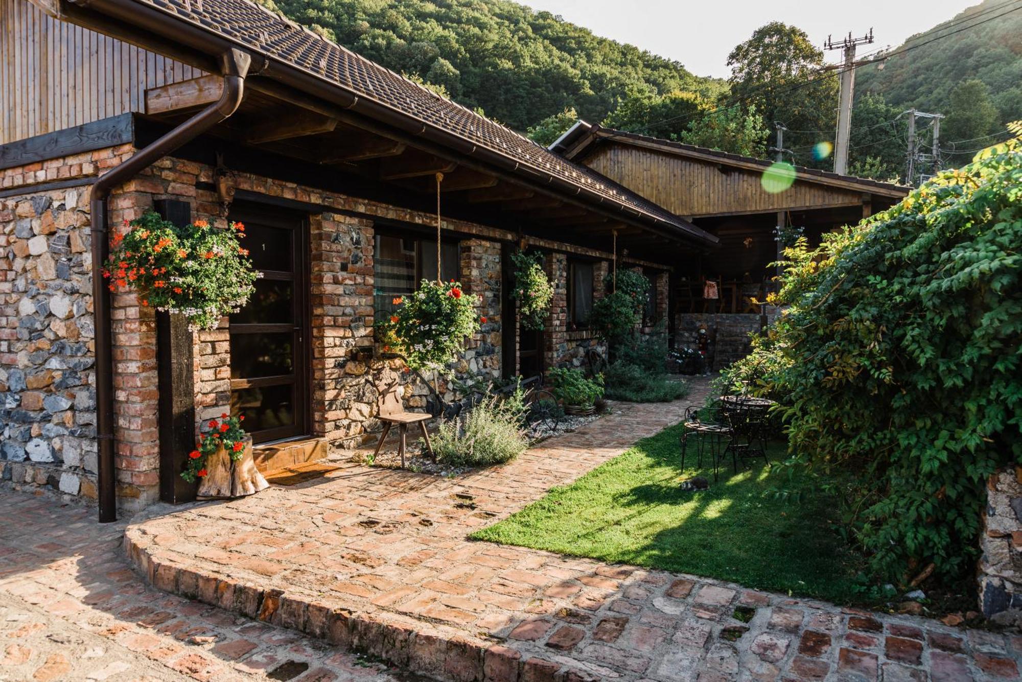 Hotel Casa Soseco Orşova Exterior foto